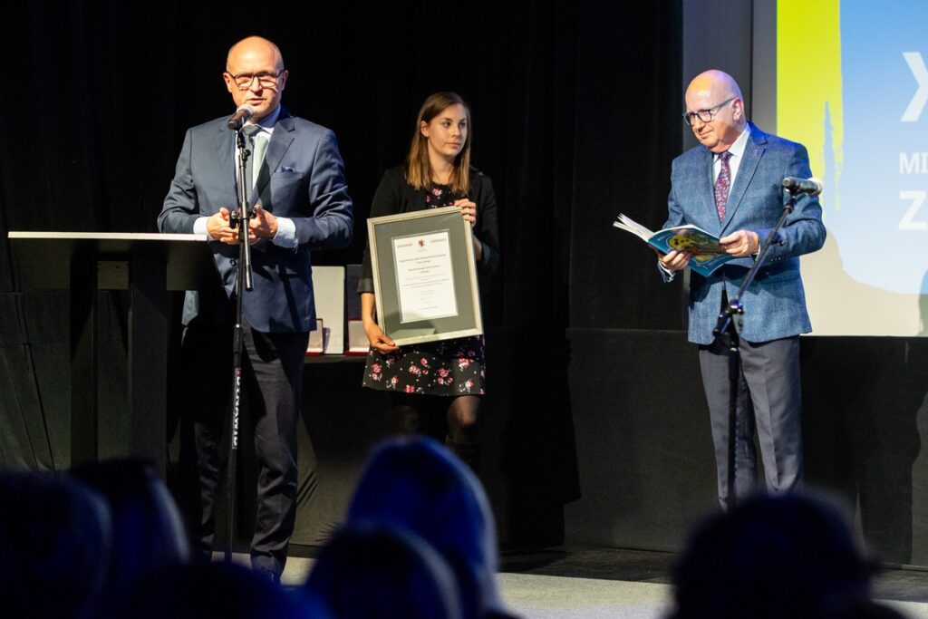 Wręczenie nagród laureatom XXII Międzynarodowego Konkursu Twórczości Plastycznej Dzieci i Młodzieży „Zawsze zielono, zawsze niebiesko” i otwarcie wystawy pokonkursowej, fot. Andrzej Goiński/UMWKP