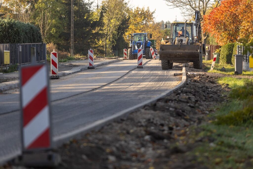 Modernizacja drogi wojewódzkiej nr 657 w Nowej Wsi, fot. Szymon Zdziebło/tarantoga.pl dla UMWKP