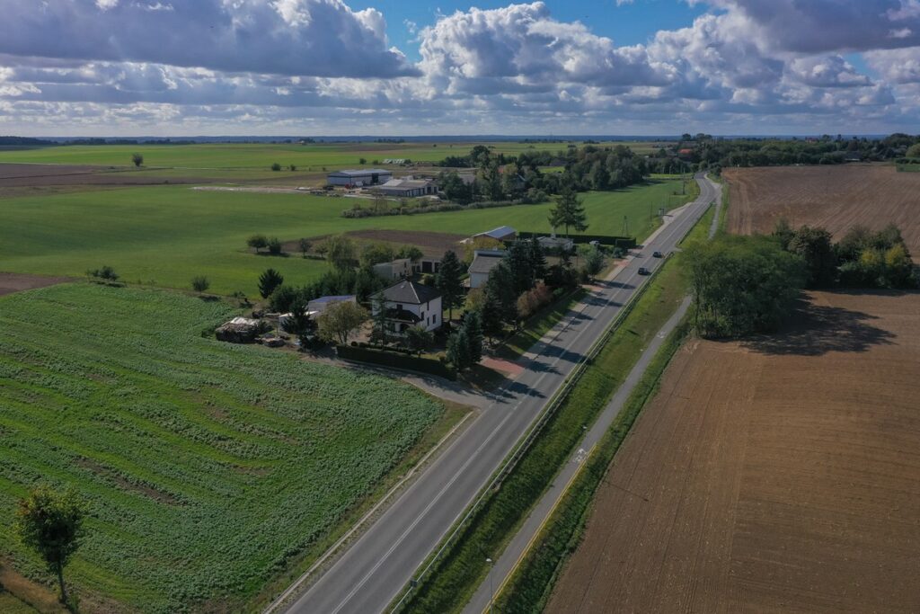 Ścieżka rowerowa wzdłuż DW 546, fot. Mikołaj Kuras dla UMWKP