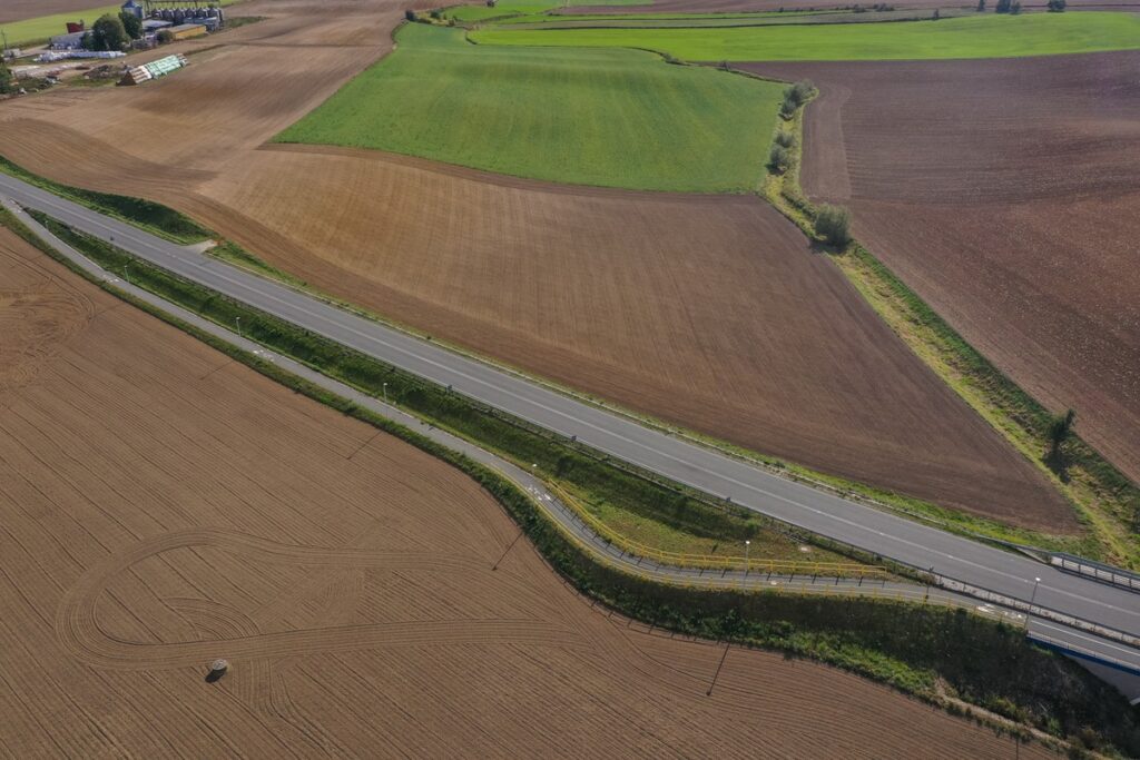 Ścieżka rowerowa wzdłuż DW 546, fot. Mikołaj Kuras dla UMWKP