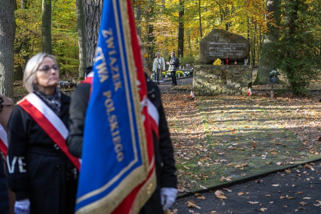 Uroczystości 85. rocznicy pierwszych straceń na Barbarce, fot. Szymon Zdziebło, tarantoga.pl dla UMWKP