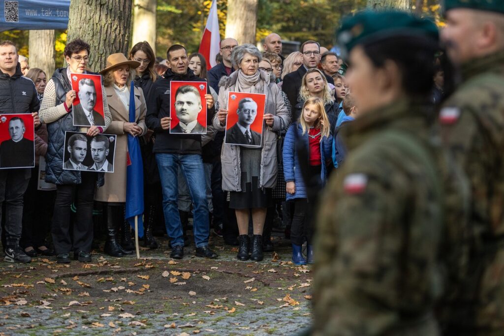 Uroczystości 85. rocznicy pierwszych straceń na Barbarce, fot. Szymon Zdziebło, tarantoga.pl dla UMWKP