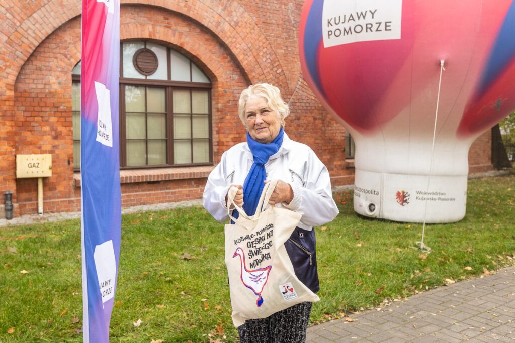 Odbiór gęsich tuszek w Toruniu, fot. Szymon Zdziebło/tarantoga.pl dla UMWKP