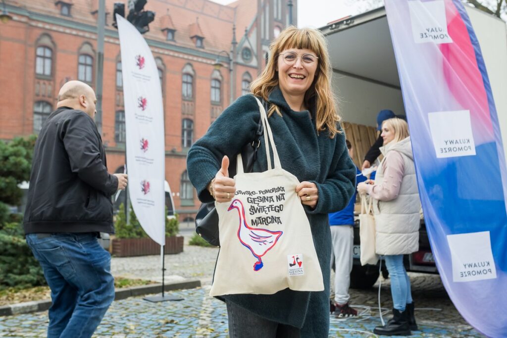 Odbiór gęsich tuszek w Bydgoszczy, fot. Tomasz Czachorowski/eventphoto.com.pl dla UMWKP