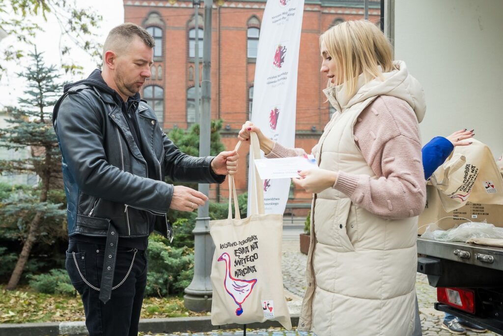 Odbiór gęsich tuszek w Bydgoszczy, fot. Tomasz Czachorowski/eventphoto.com.pl dla UMWKP