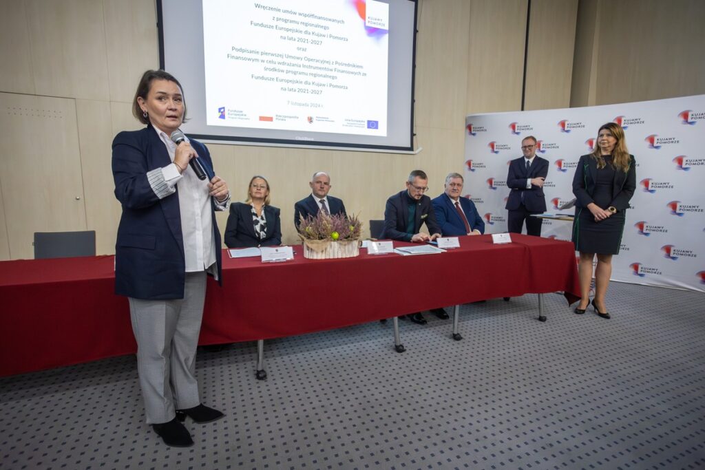 Ceremonia podpisania umów FEdKP oraz umowy z operatorem pożyczek dla przedsiębiorców, fot. Mikołaj Kuras dla UMWKP