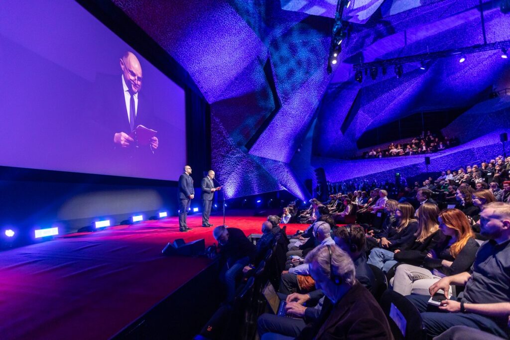 Gala otwarcia festiwalu Camerimage fot. Szymon Zdziebło/tarantoga.pl dla UMWKP