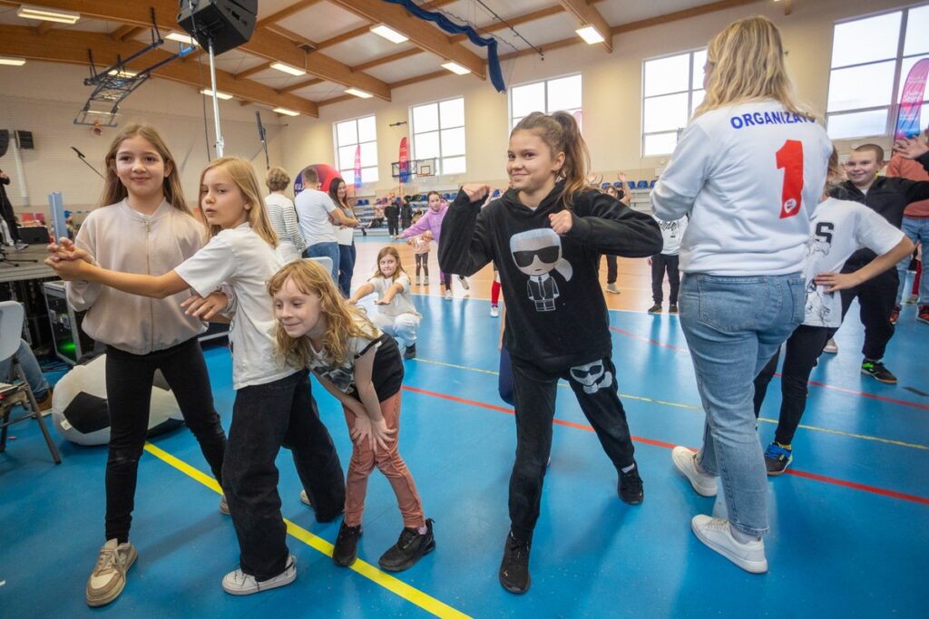 Sportowy piknik rodzinny w Radziejowie, fot. Mikołaj Kuras dla UMWKP