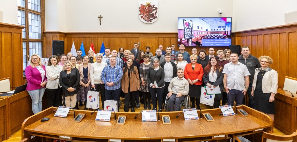 Sesja osób z niepełnosprawnościami, 3 grudnia 2024, fot. Szymon Zdziebło/tarantoga.pl dla UMWKP