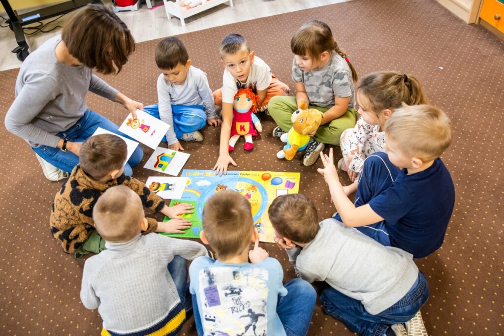 Zajęcia języka angielskiego w Jeziorach Wielkich, fot. Andrzej Goiński/UMWKP