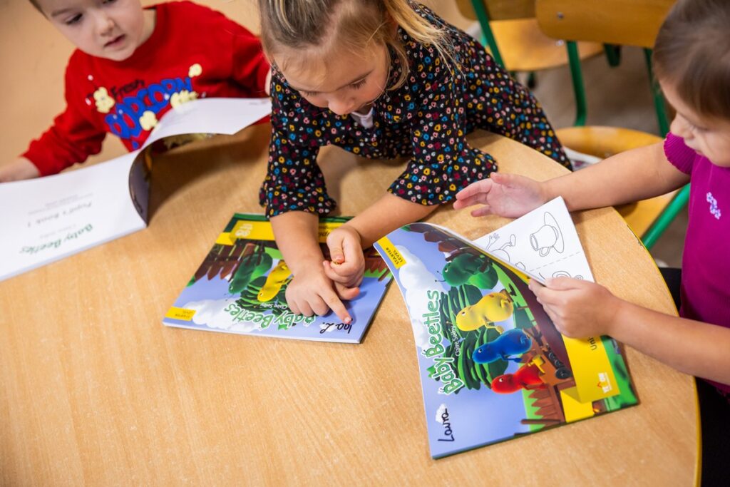 Zajęcia języka angielskiego w Jeziorach Wielkich, fot. Andrzej Goiński/UMWKP