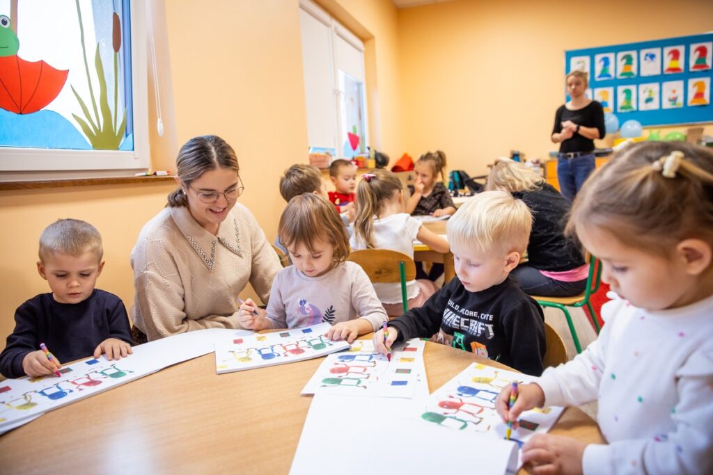 Zajęcia języka angielskiego w Jeziorach Wielkich, fot. Andrzej Goiński/UMWKP