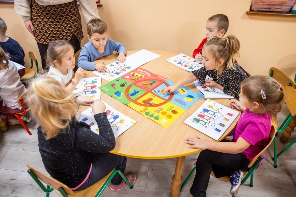 Zajęcia języka angielskiego w Jeziorach Wielkich, fot. Andrzej Goiński/UMWKP