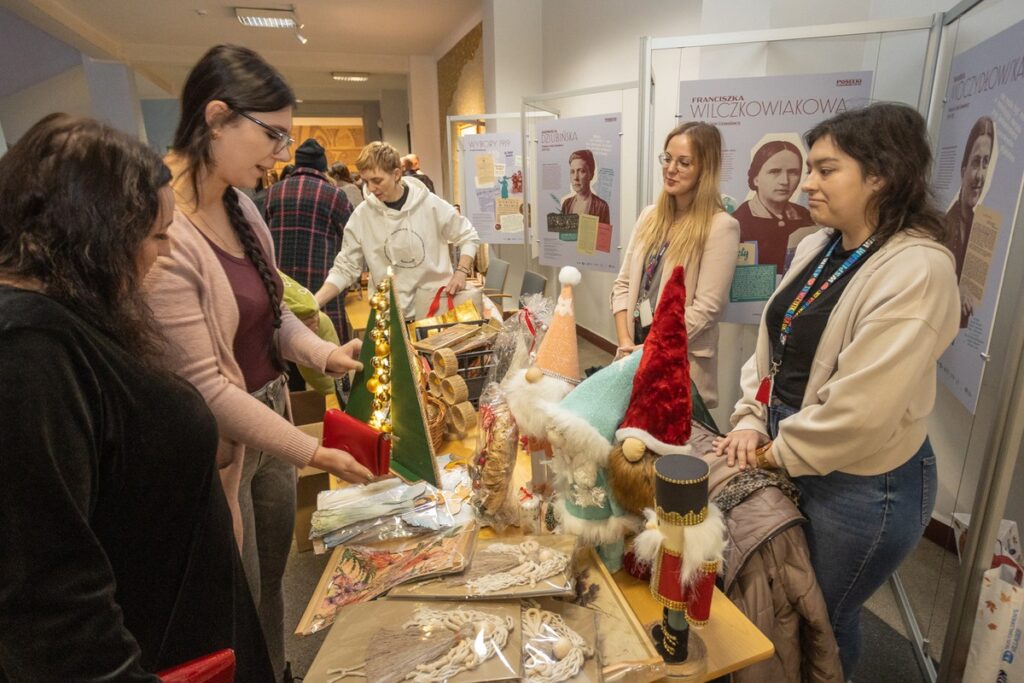 “We can do it too” Exhibition of handicrafts made by people with disabilities, photo by Mikołaj Kuras for UMWKP