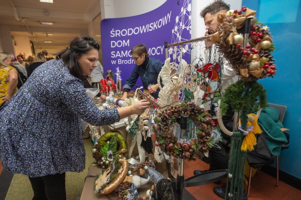 “We can do it too” Exhibition of handicrafts made by people with disabilities, photo by Mikołaj Kuras for UMWKP