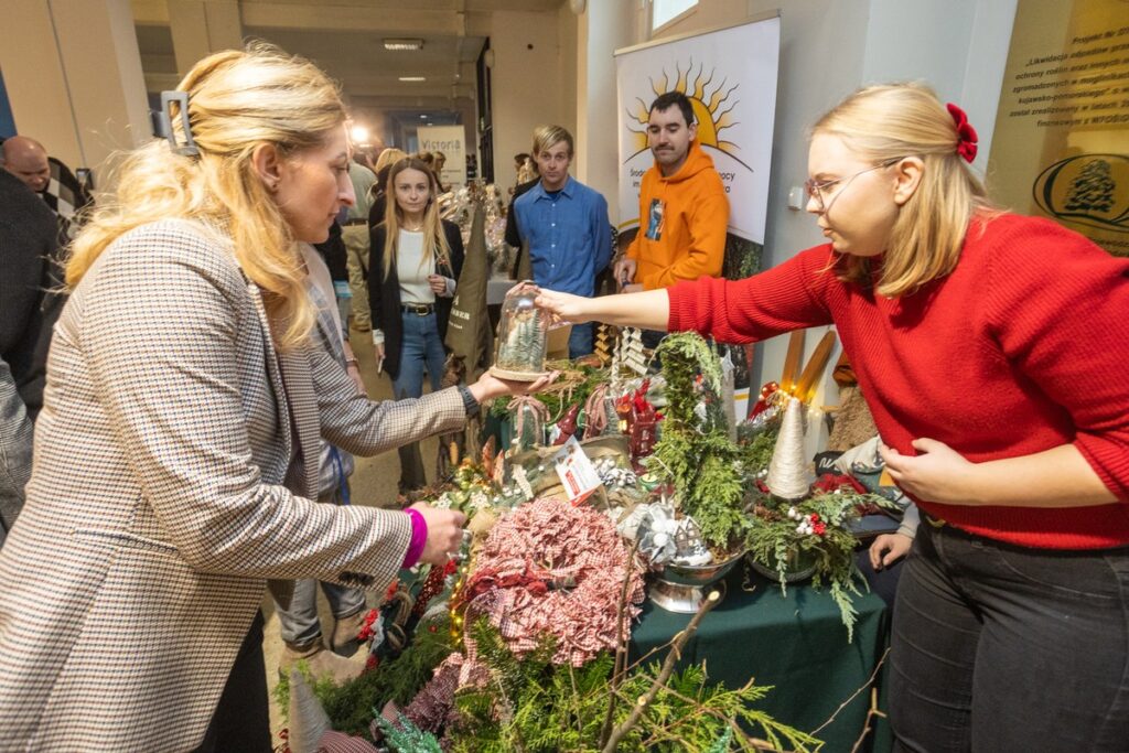 “We can do it too” Exhibition of handicrafts made by people with disabilities, photo by Mikołaj Kuras for UMWKP