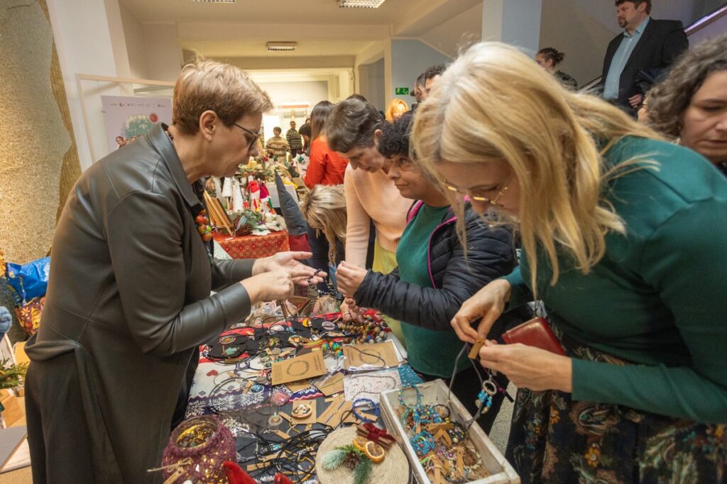 “We can do it too” Exhibition of handicrafts made by people with disabilities, photo by Mikołaj Kuras for UMWKP