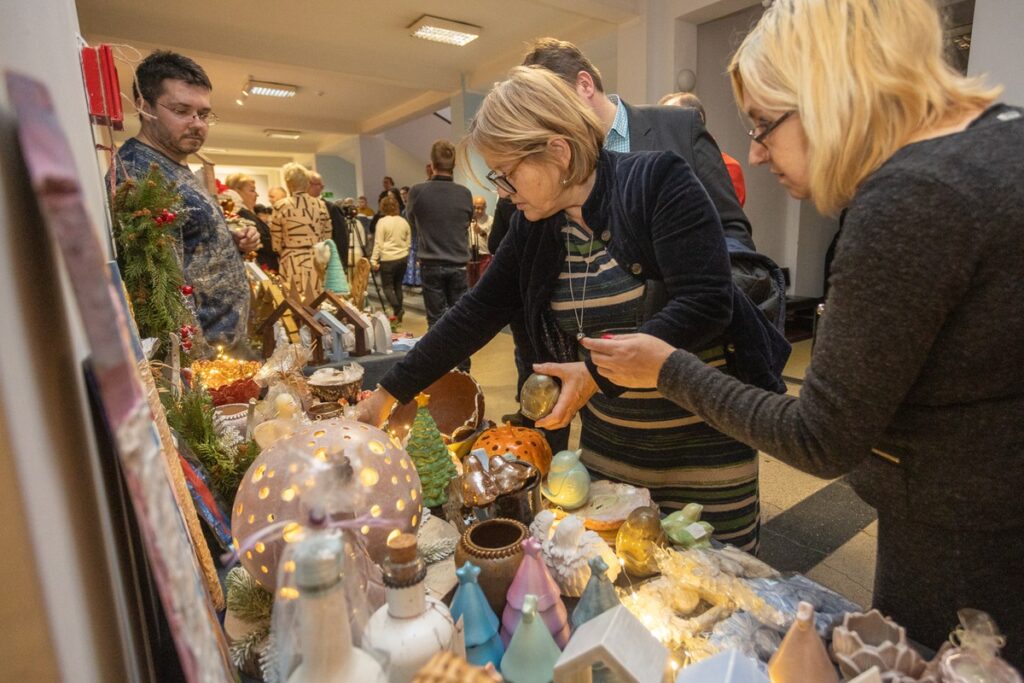 “We can do it too” Exhibition of handicrafts made by people with disabilities, photo by Mikołaj Kuras for UMWKP