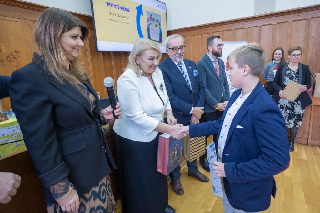 Rozdanie nagród w konkursie „Mój innowacyjny wynalazek”, fot. Mikołaj Kuras dla UMWKP