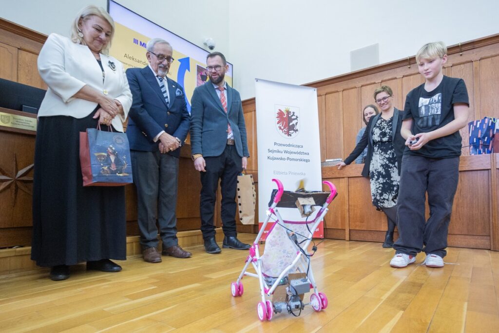 Rozdanie nagród w konkursie „Mój innowacyjny wynalazek”, fot. Mikołaj Kuras dla UMWKP