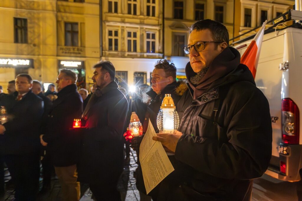 Obchody 43. rocznicy wprowadzenia stanu wojennego w Toruniu, fot. Szymon Zdziebło/tarantoga.pl dla UMWKP