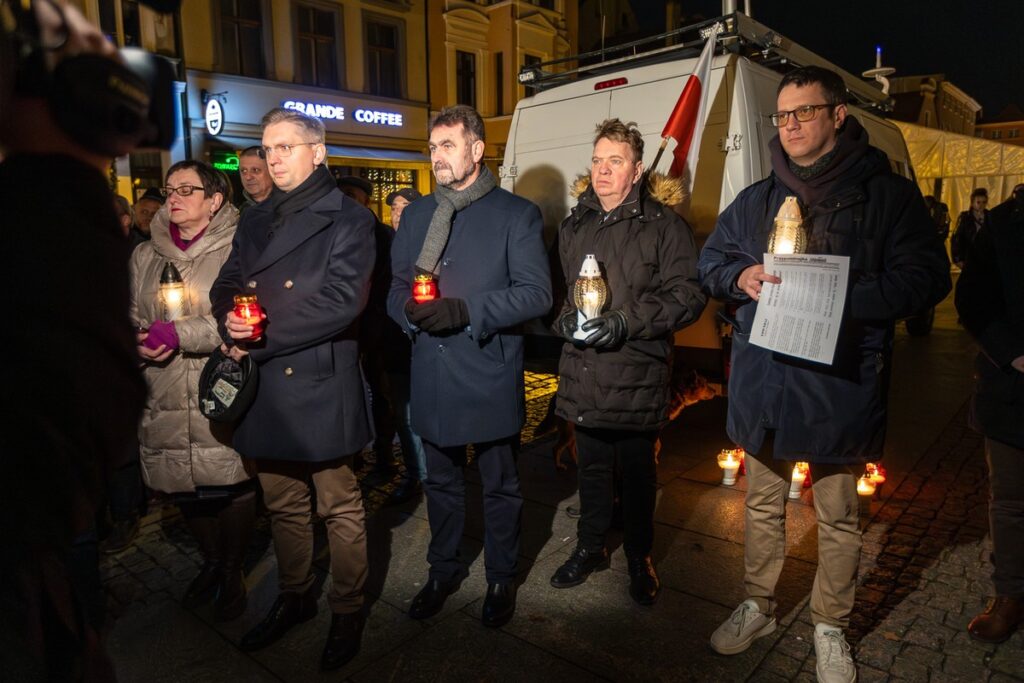 Obchody 43. rocznicy wprowadzenia stanu wojennego w Toruniu, fot. Szymon Zdziebło/tarantoga.pl dla UMWKP