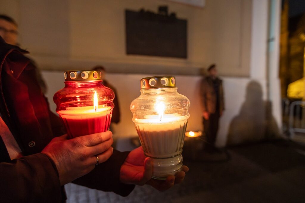 Obchody 43. rocznicy wprowadzenia stanu wojennego w Toruniu, fot. Szymon Zdziebło/tarantoga.pl dla UMWKP