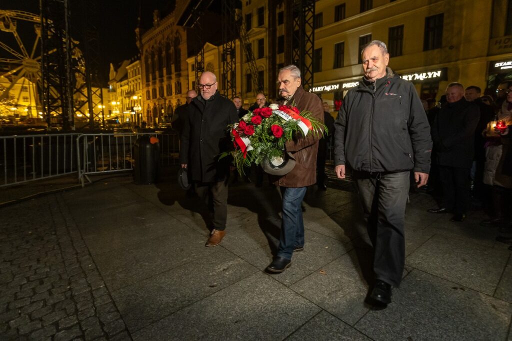 Obchody 43. rocznicy wprowadzenia stanu wojennego w Toruniu, fot. Szymon Zdziebło/tarantoga.pl dla UMWKP