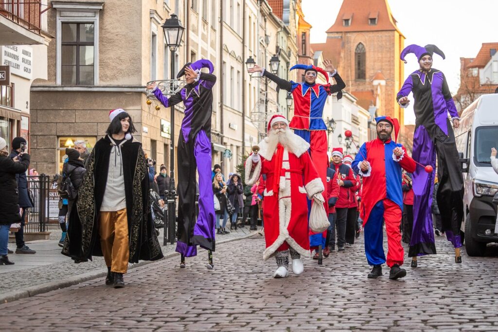 Świąteczne warsztaty przed Urzędem Marszałkowskim, fot. Szymon Zdziebło/tarantoga.pl dla UMWKP