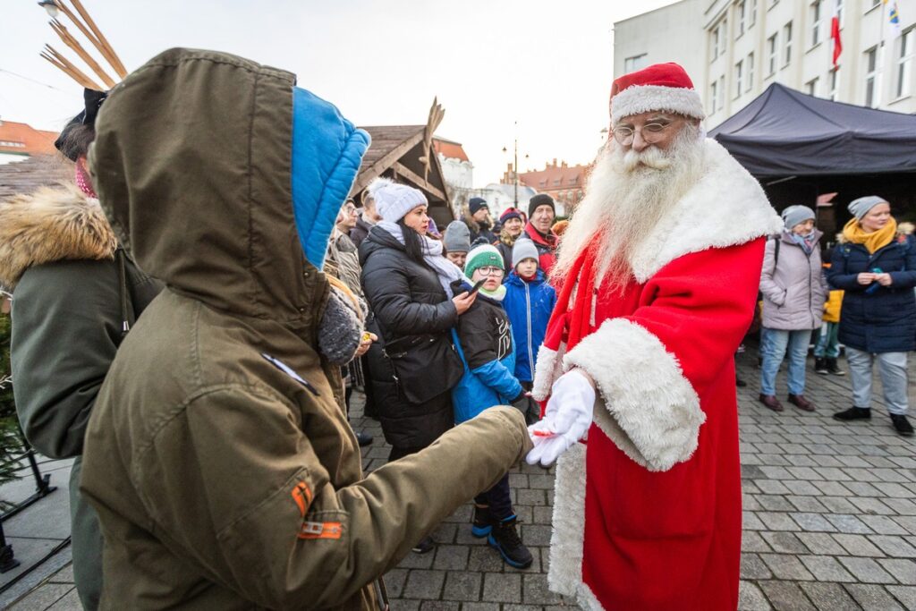 Świąteczne warsztaty przed Urzędem Marszałkowskim, fot. Szymon Zdziebło/tarantoga.pl dla UMWKP