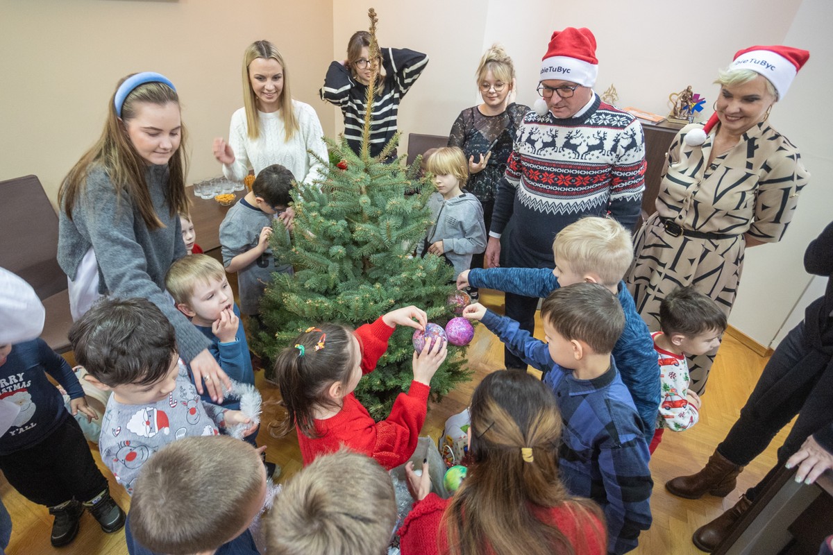 Pre-schoolers meet with Marek Wojtkowski, Member of the Regional Executive, photographed by Mikołaj Kuras for UMWKP