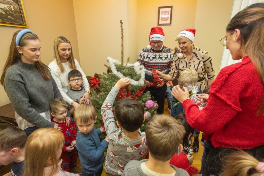 Pre-schoolers meet with Marek Wojtkowski, Member of the Regional Executive, photographed by Mikołaj Kuras for UMWKP