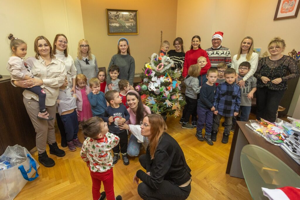 Pre-schoolers meet with Marek Wojtkowski, Member of the Regional Executive, photographed by Mikołaj Kuras for UMWKP