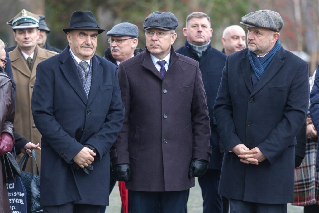 Kolęda dla Nieobecnych, uroczyste spotkanie pod pomnikiem w toruńskim Parku Pamięci, fot. Mikołaj Kuras dla UMWKP