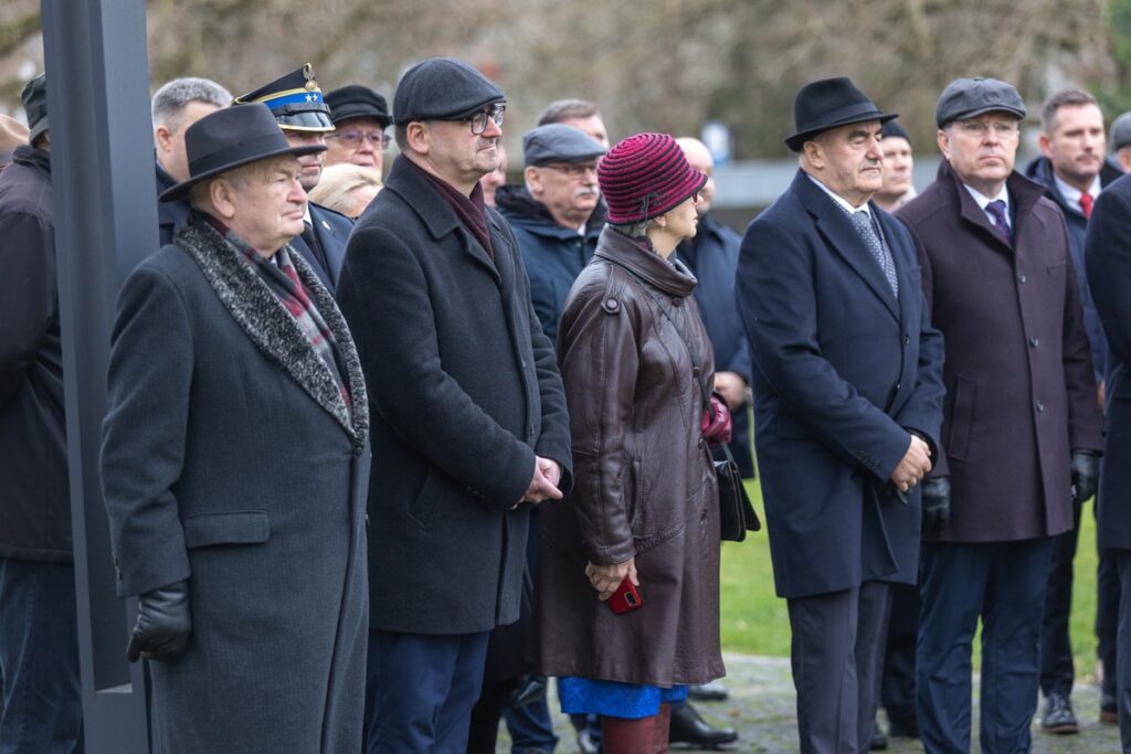 Kolęda dla Nieobecnych, uroczyste spotkanie pod pomnikiem w toruńskim Parku Pamięci, fot. Mikołaj Kuras dla UMWKP