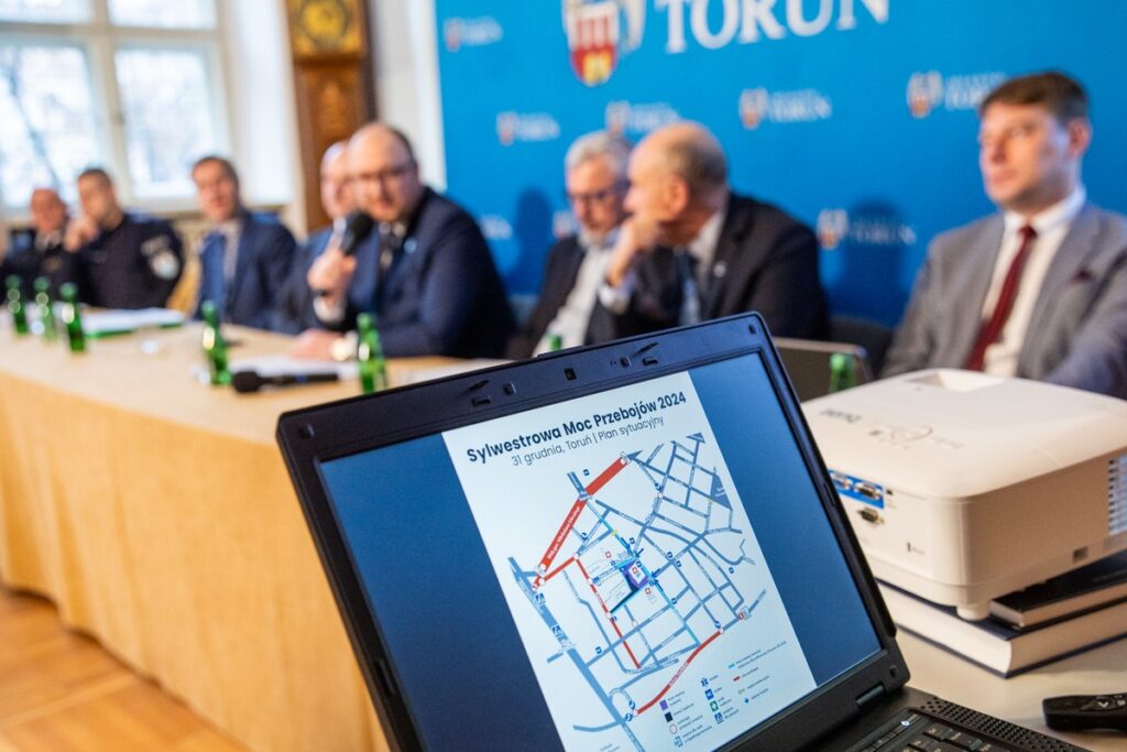 Meeting on the organization of New Year's Eve in Toruń, photo by Andrzej Goiński, UMWKP