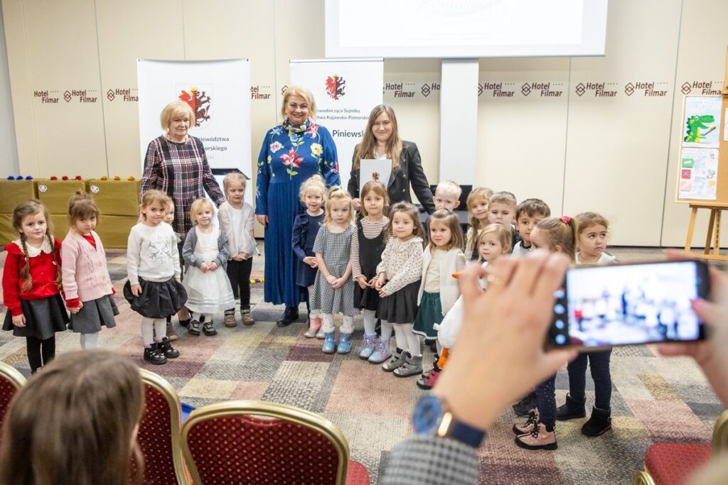 Wręczenie nagród w konkursie Zęby jak malowane fot. Andrzej Goiński UMWKP