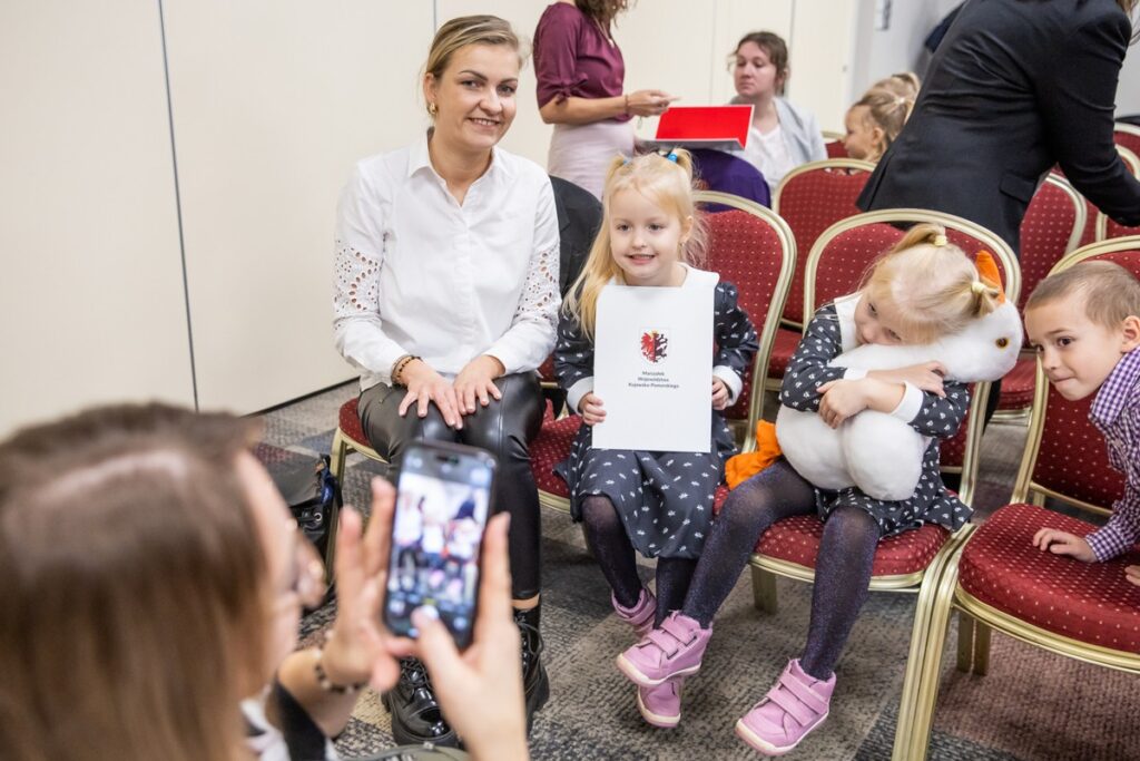 Wręczenie nagród w konkursie Zęby jak malowane fot. Andrzej Goiński UMWKP