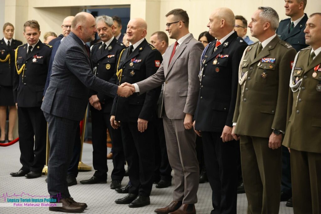 Uroczysty apel z okazji Narodowego Święta Niepodległości, fot. Komenda Wojewódzka PSP w Toruniu