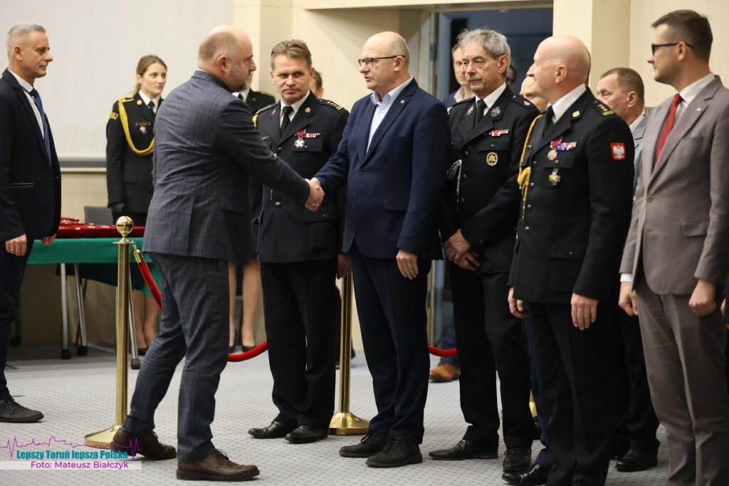 Uroczysty apel z okazji Narodowego Święta Niepodległości, fot. Komenda Wojewódzka PSP w Toruniu