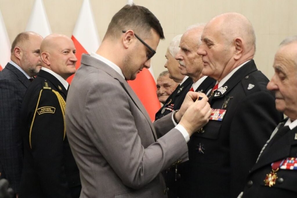 Uroczysty apel z okazji Narodowego Święta Niepodległości, fot. Komenda Wojewódzka PSP w Toruniu