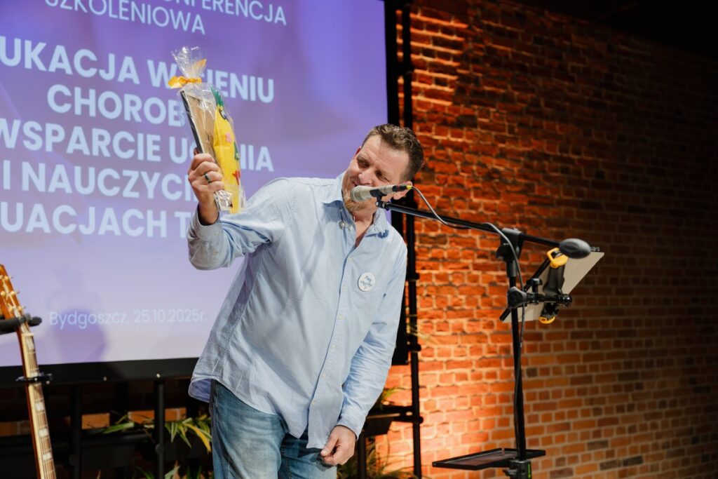 Michał Łangowski znany muzyk, miłośnik poezji śpiewanej