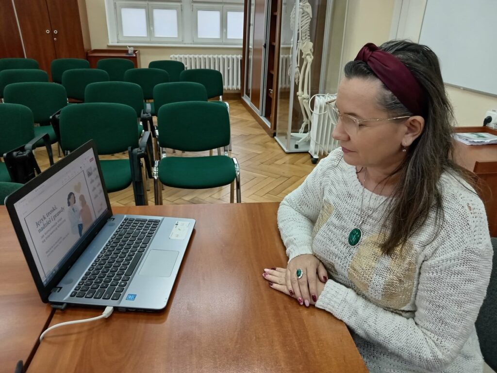 Uczestnik podczas konferencji zdalnej