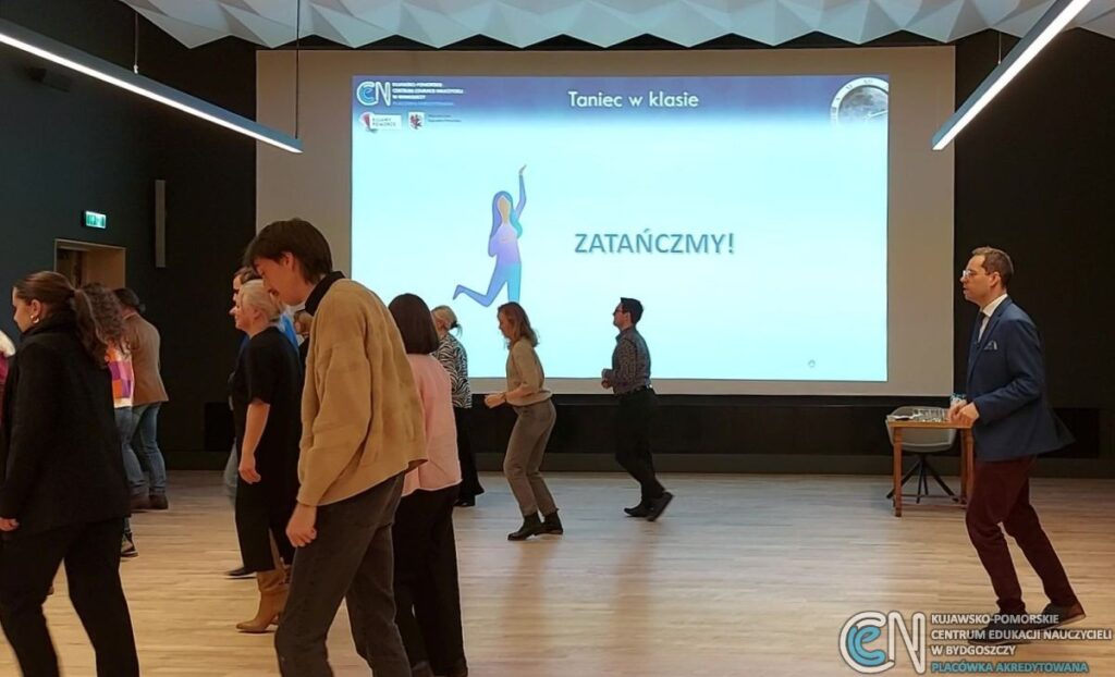 Piotr Szczepańczyk w czasie prelekcji o tańcu