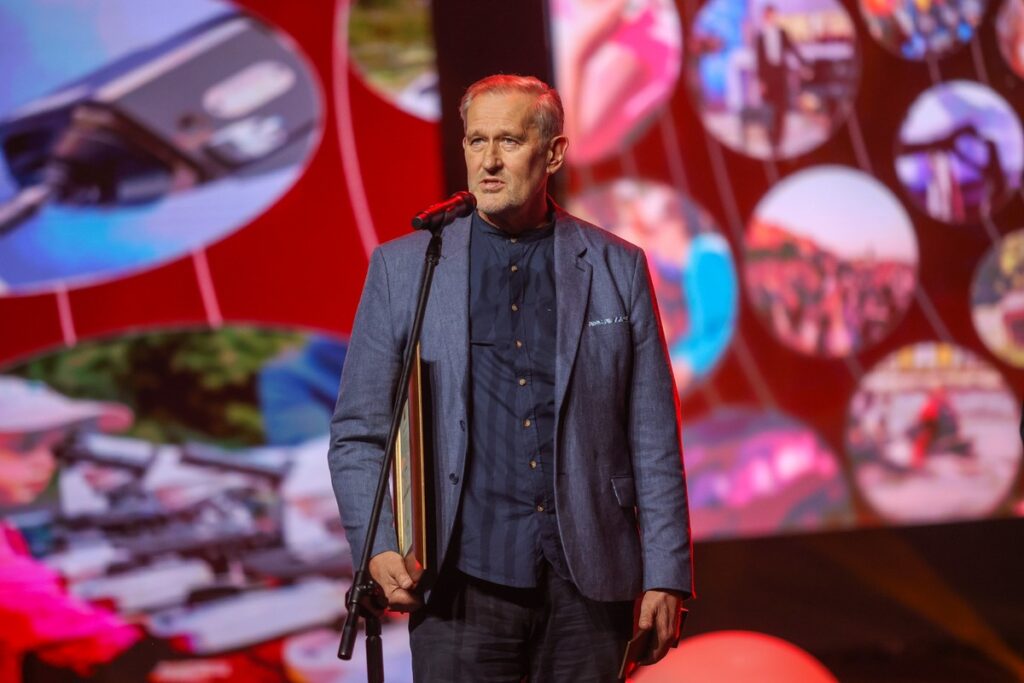 Zbigniew Mikielewicz receiving the Kujawsko-Pomorskie Marshal’s Award for Lifetime Artistic Achievement in 2025, photo by Mikołaj Kuras for UMWKP