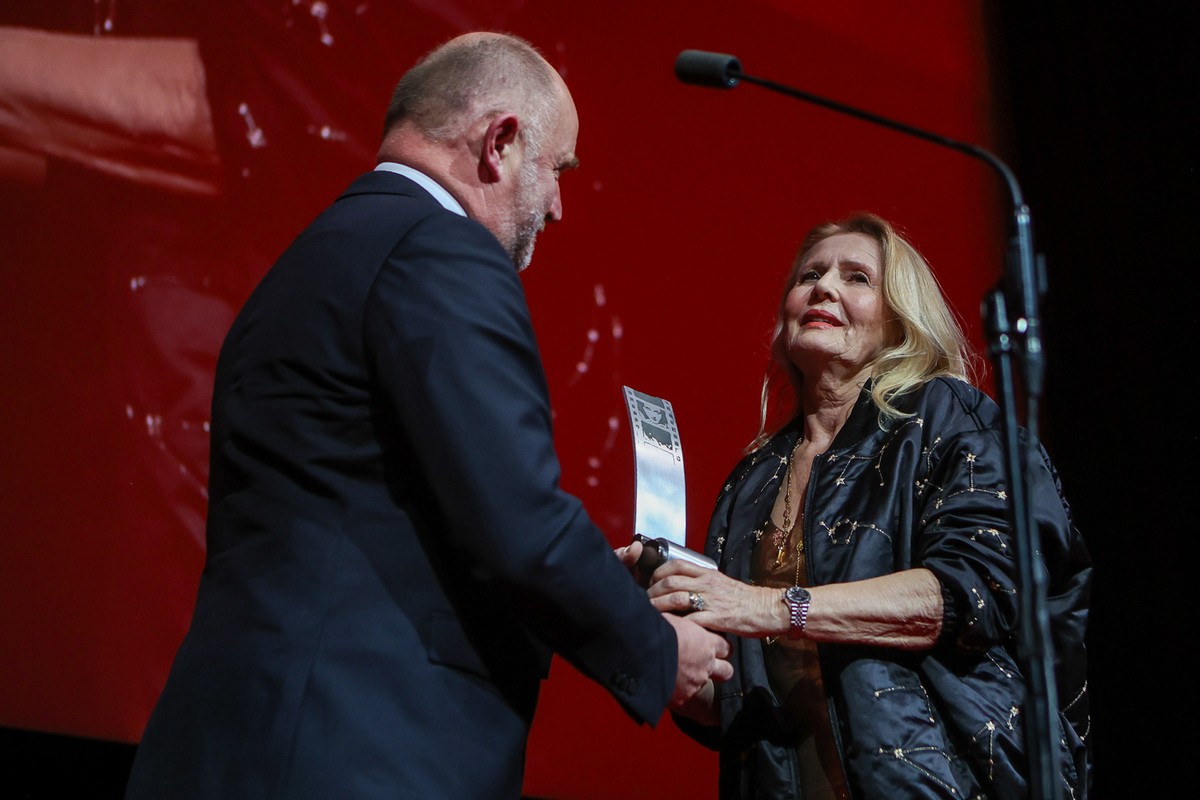 Grażyna Szapołowska receives the Pola Negri Award – the Film Award of the Marshal of the Region, photo by Mikołaj Kuras for UMWKP