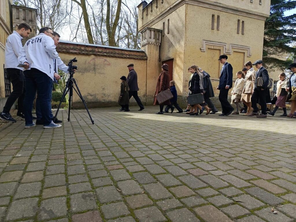 On the set of the film “The Children of Szmalcówka”, photo by Unisław Historical Society