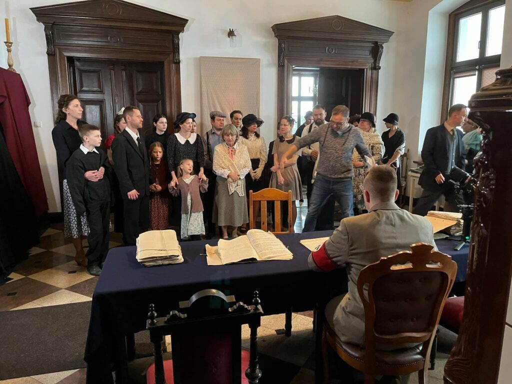 On the set of the film “The Children of Szmalcówka”, photo by Unisław Historical Society