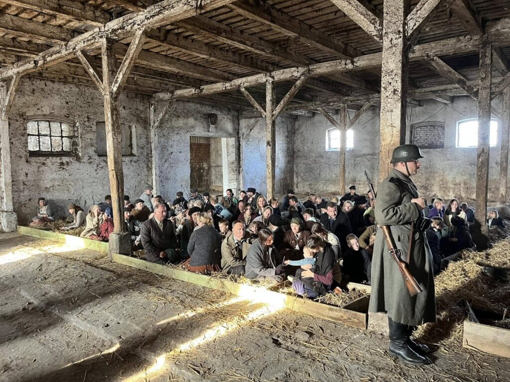 On the set of the film “The Children of Szmalcówka”, photo by Unisław Historical Society