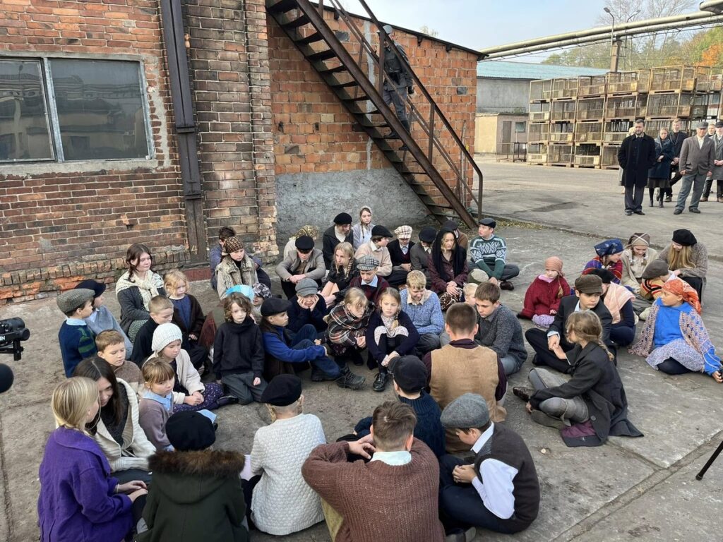 On the set of the film “The Children of Szmalcówka”, photo by Unisław Historical Society
